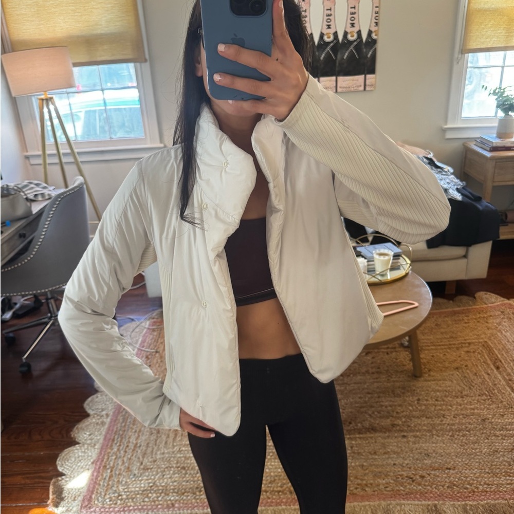 Lululemon cropped White light Puffer Jacket
